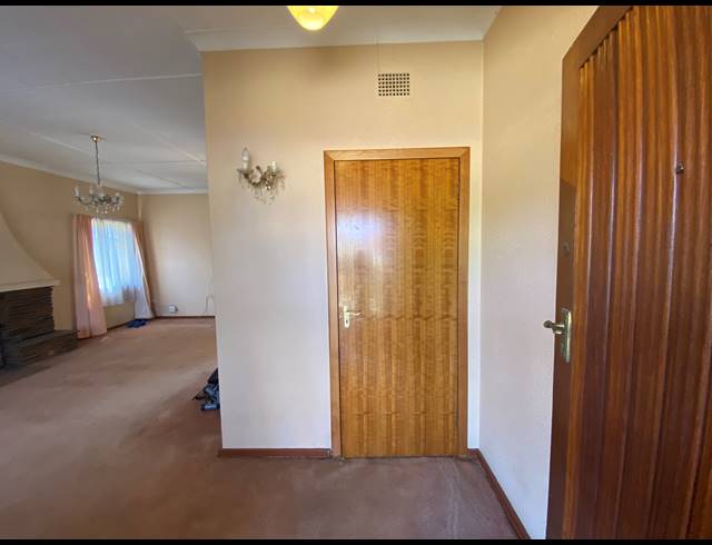 3 BEDROOM FREEHOLD FOR SALE IN PRIMROSE